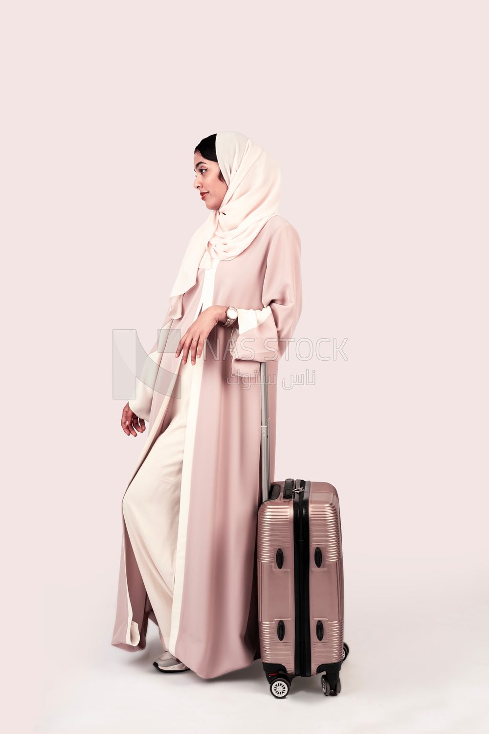 Veiled Gulf girl with suitcase