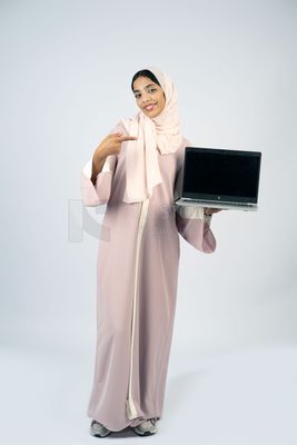 Gulf girl holding laptop