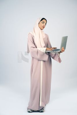 Gulf girl holding laptop