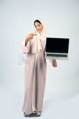 Gulf girl holding laptop