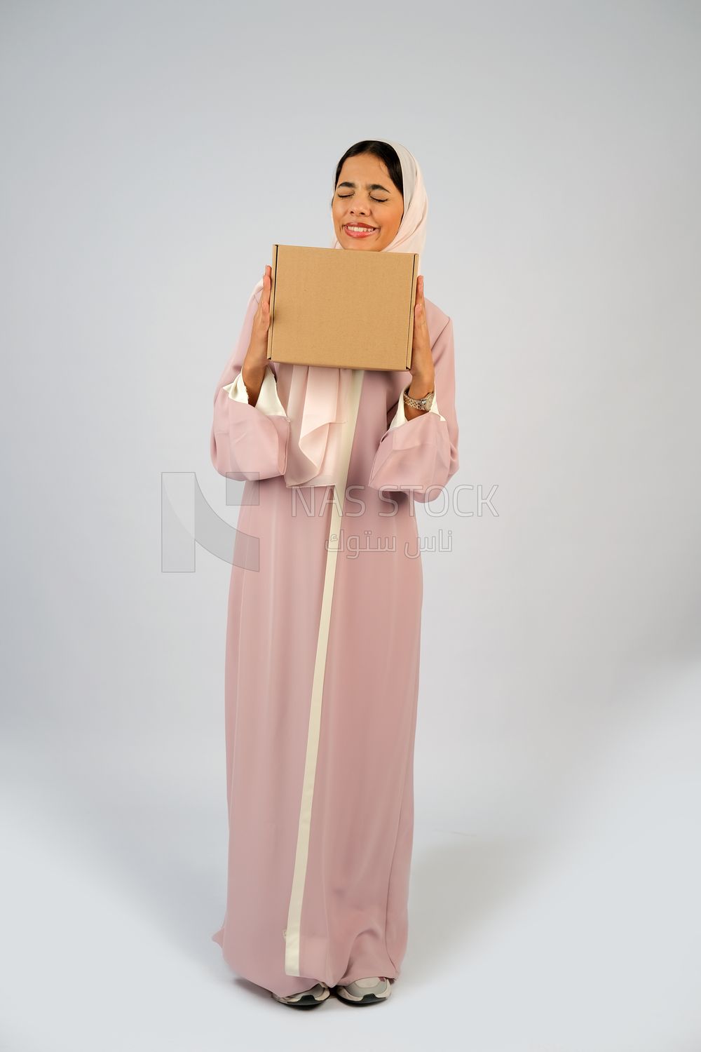 Gulf girl carrying order shipping box