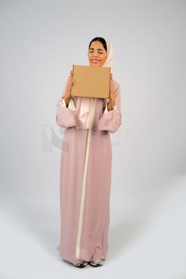 Gulf girl carrying order shipping box