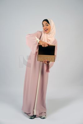 Gulf girl carrying order shipping box