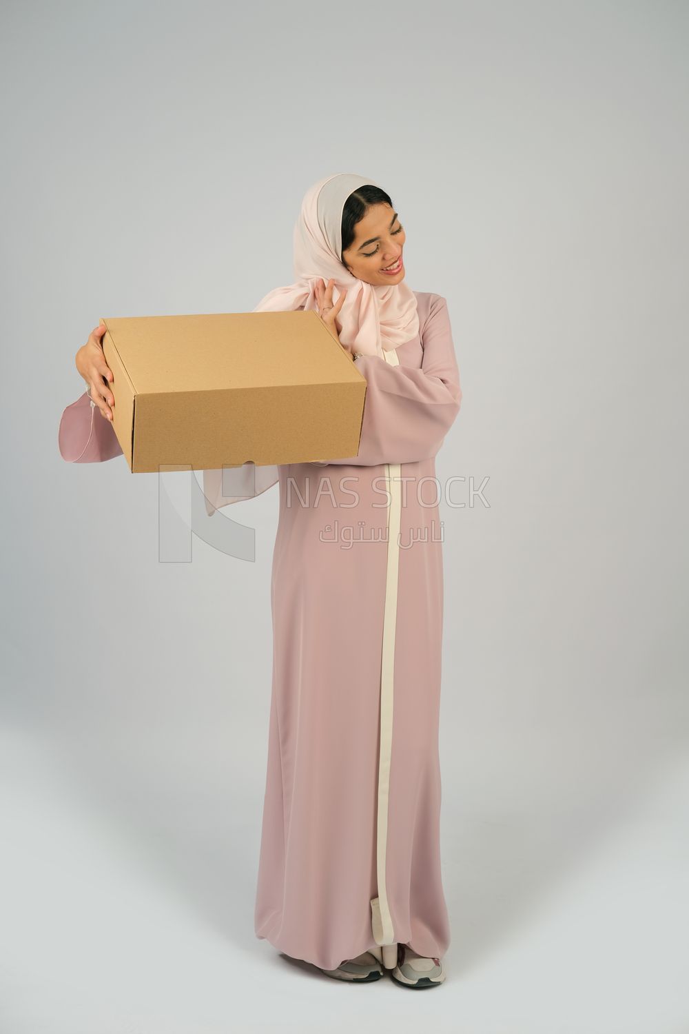 Gulf girl carrying order shipping box