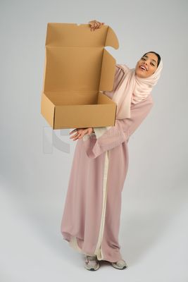 Gulf girl carrying order shipping box
