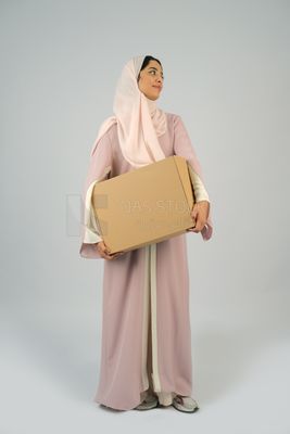 Gulf girl carrying order shipping box