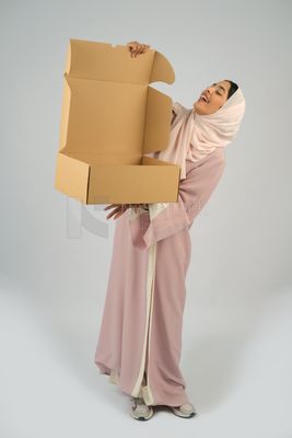 Gulf girl carrying order shipping box