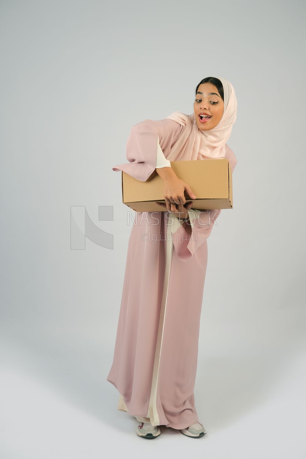 Gulf girl carrying order shipping box
