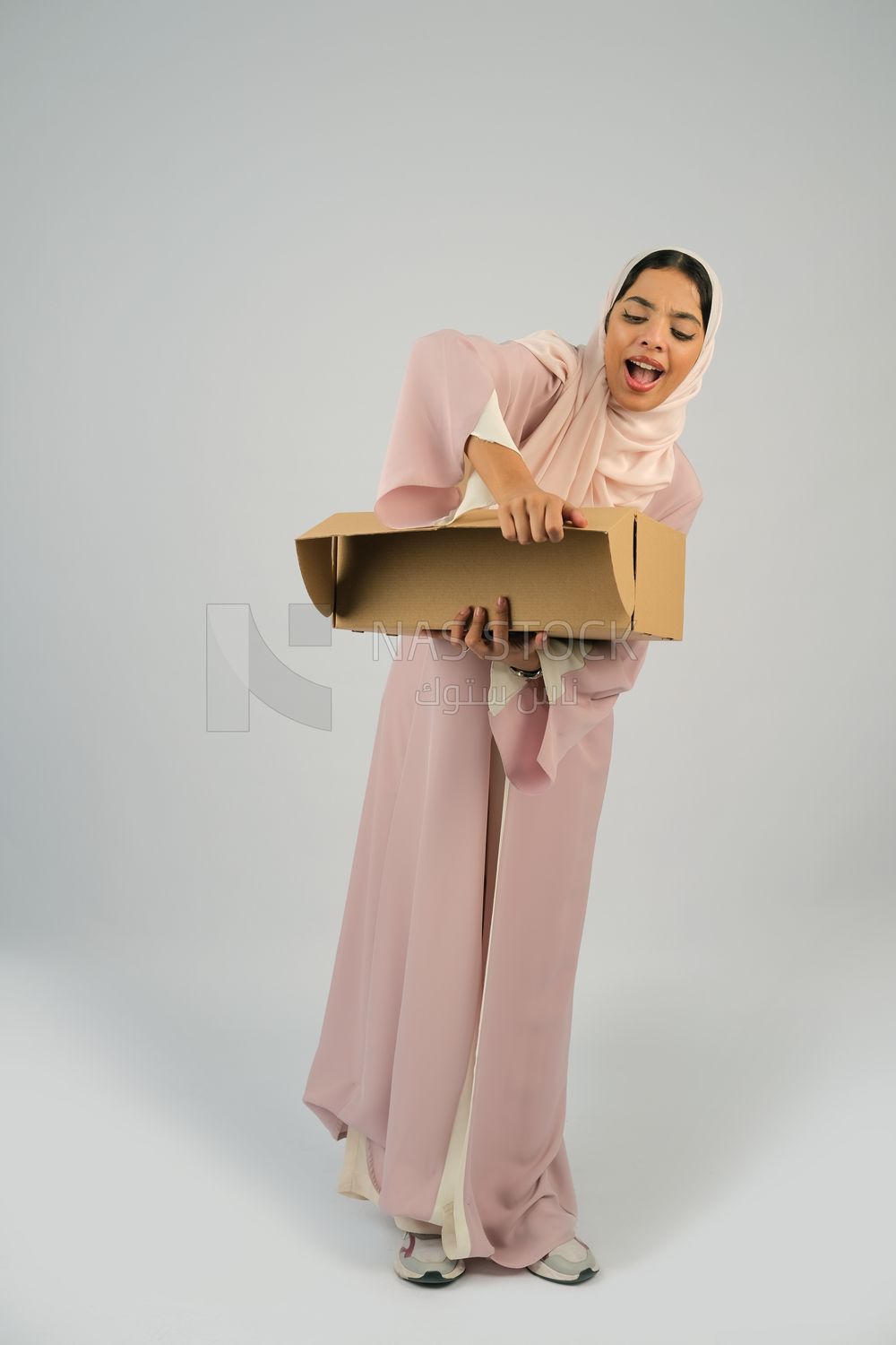 Gulf girl carrying order shipping box