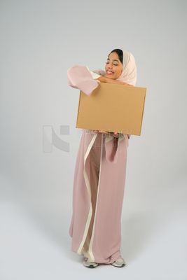 Gulf girl carrying order shipping box