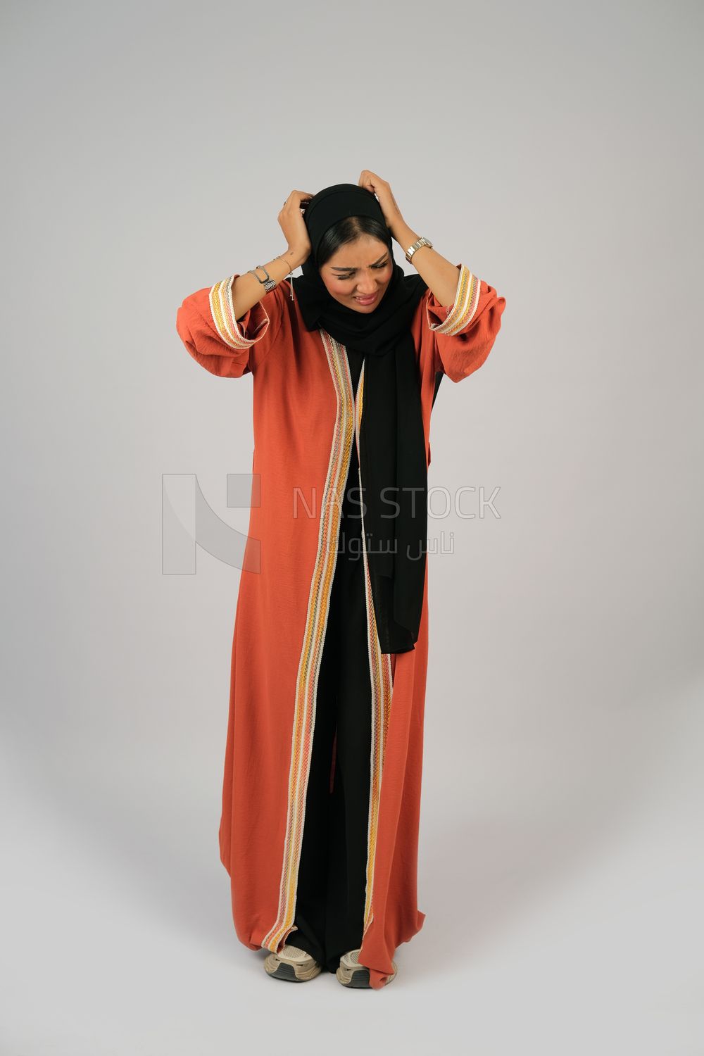 Gulf girl feeling a headache