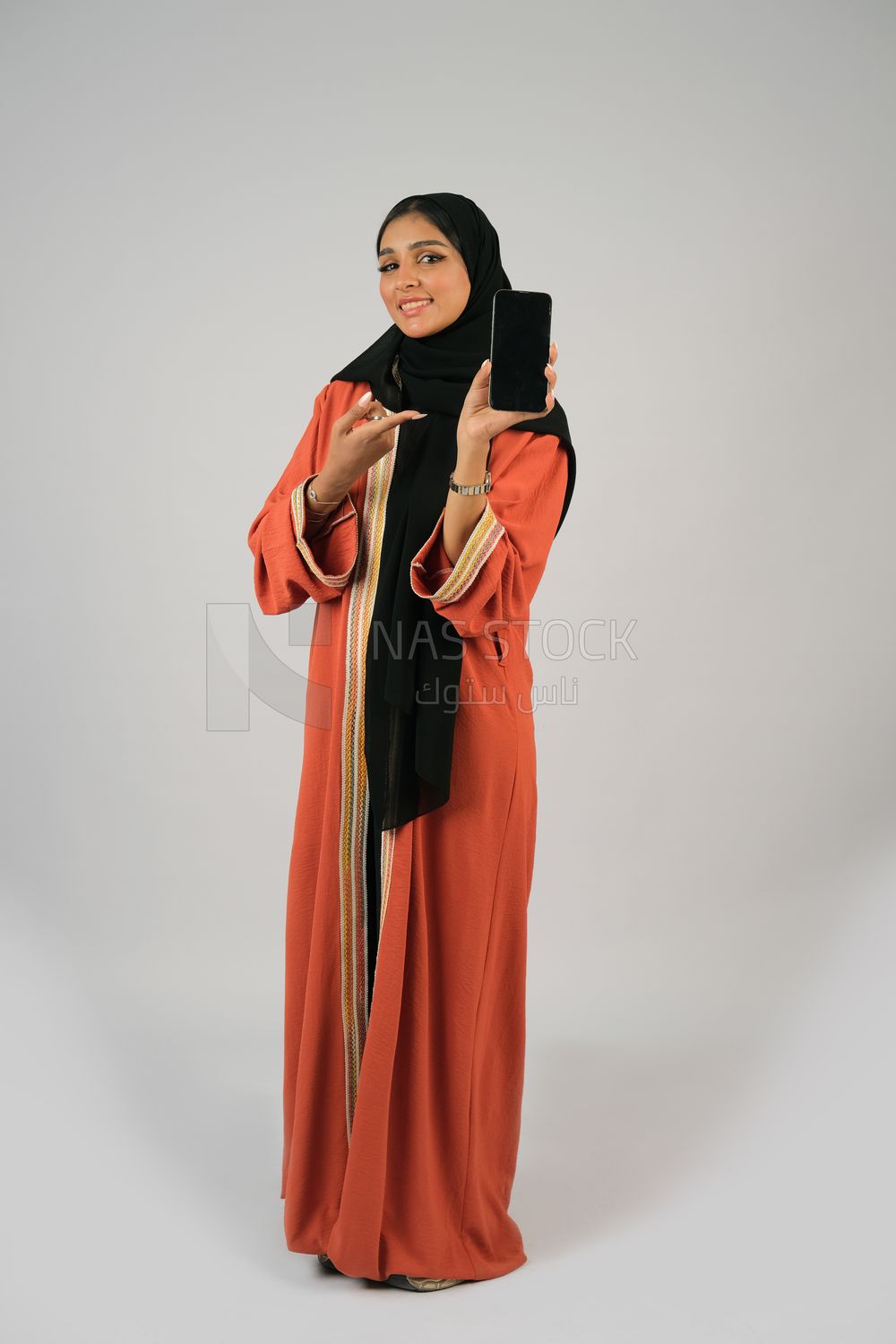 Gulf girl holding a phone with a blank black screen