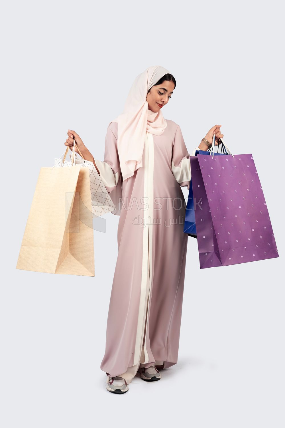 Gulf woman carrying colorful shopping bags