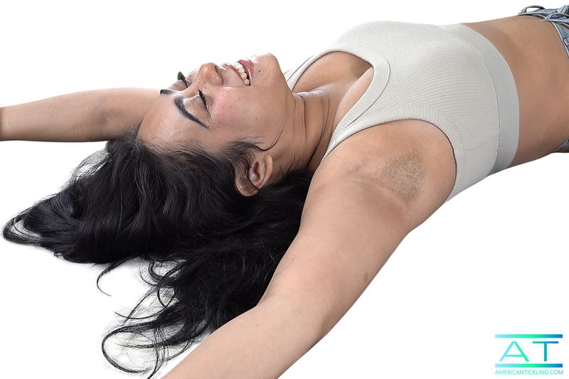 Jenni&#39;s Feather Hysteria (4K)