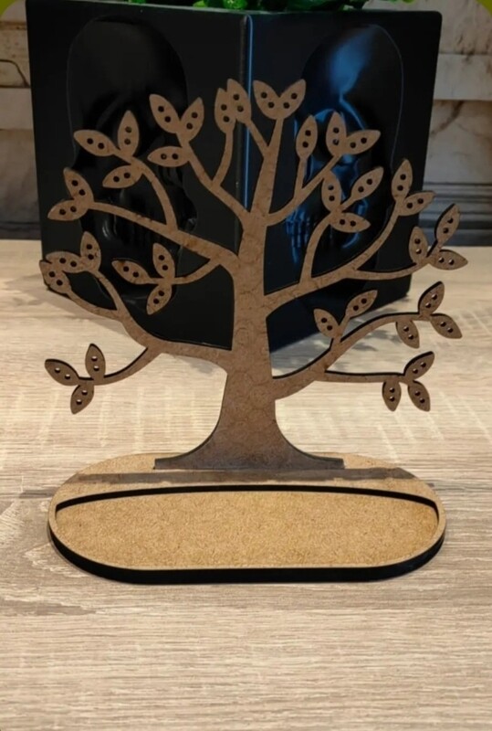 kleiner Schmuckbaum aus Holz