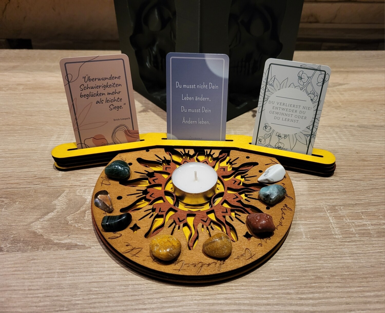 Tarot Karten Halter "Sonne" aus Holz, handbemalt.