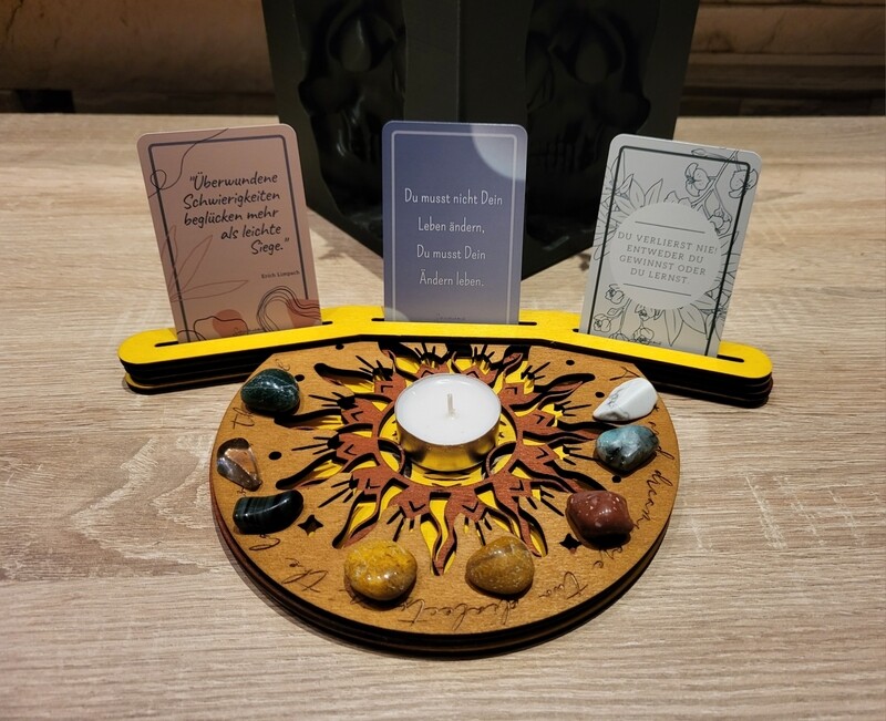 Tarot Karten Halter "Sonne" aus Holz, handbemalt.
