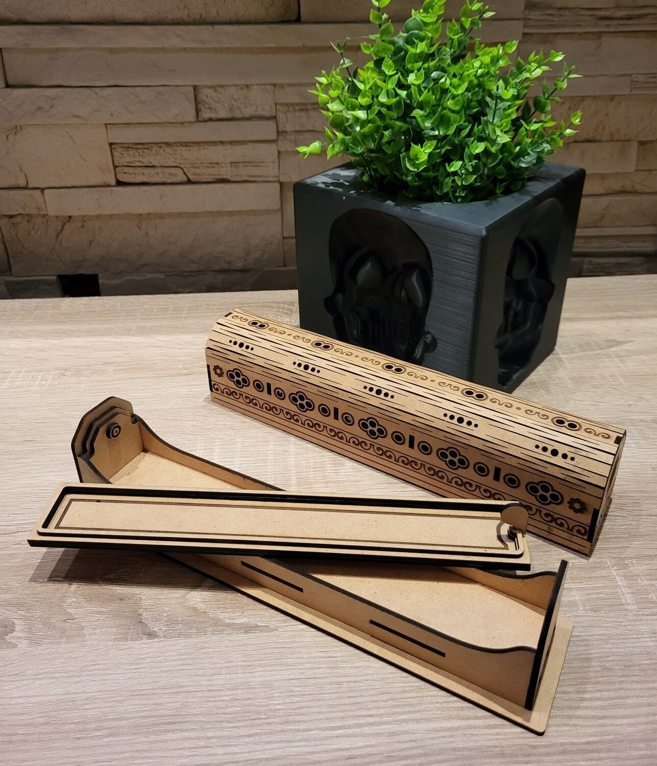 Große Luxus Räucherstäbchen Box mit Deckel, Halter und Fächer. Aus Holz