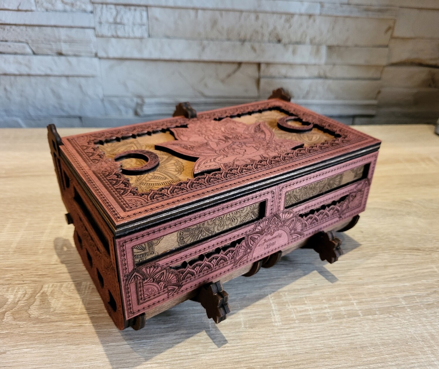 Schmuckkasten "Gaia"  4 große Fächer, 2 Geheimfächer und 2 Schubladen, handgemacht aus Holz