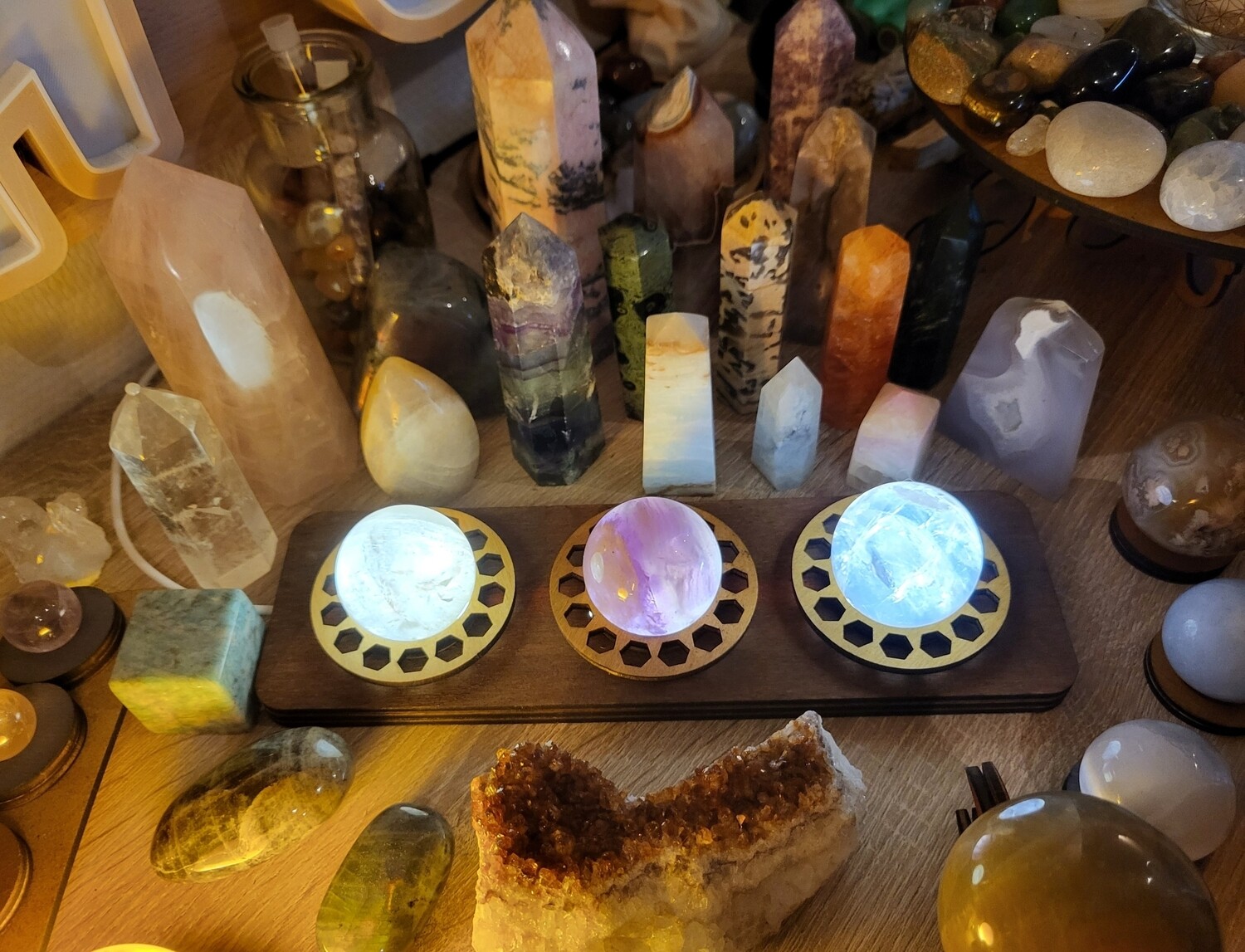 LED USB Kugelständer "Mix and match" aus Holz. Farben und Motive frei wählbar