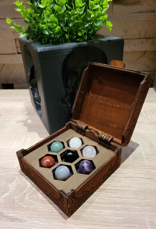 Chakra/Kugel Box aus Holz, handgefertigt. In verschiedenen Farben erhältlich
