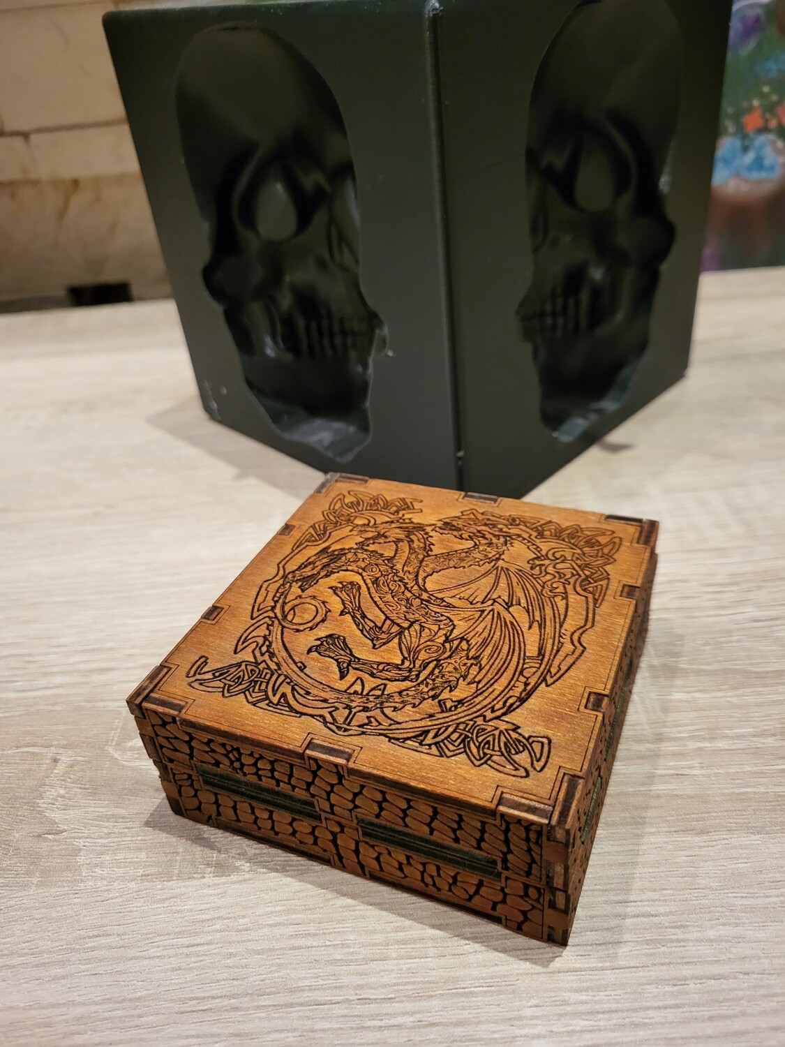 Chakra/Kugelbox aus Holz, handgefertigt. In verschiedenen Farben erhältlich
