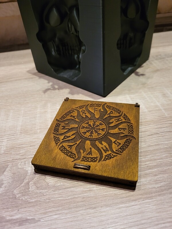 Runen Set aus Holz, handgefertigt. In verschiedenen Farben erhältlich