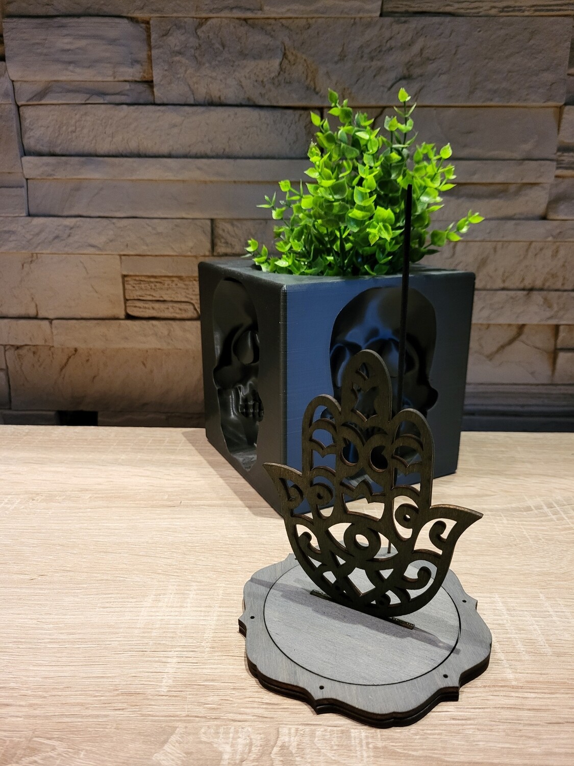 Räucherstäbchen Halter "Hamsa" aus Holz, handgefertigt. In verschiedenen Farben bestellbar.