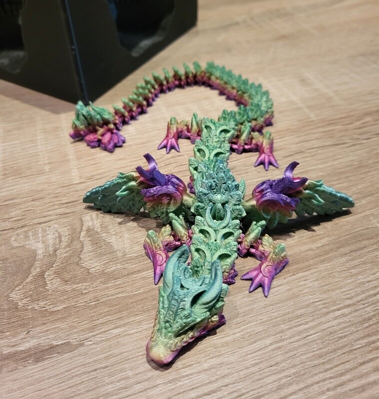 Luna Drache mit Flügel, in verschiedenen Farben erhältlich