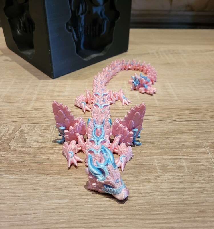 Luna Drache mit Flügel, 2-farbig. In vielen verschiedenen Farben erhältlich