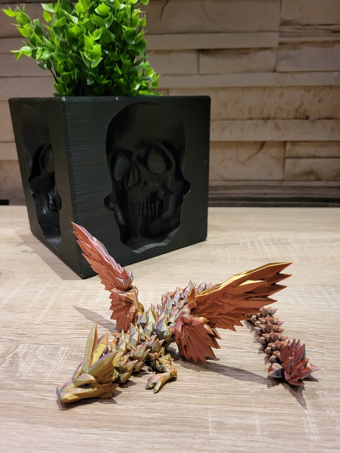 Kristall Drache mit Flügel, in vielen verschiedenen Farben. 