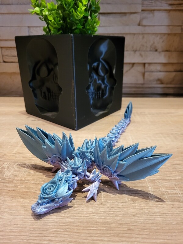 Roses Drache mit Flügel. In verschiedenen Farben erhältlich