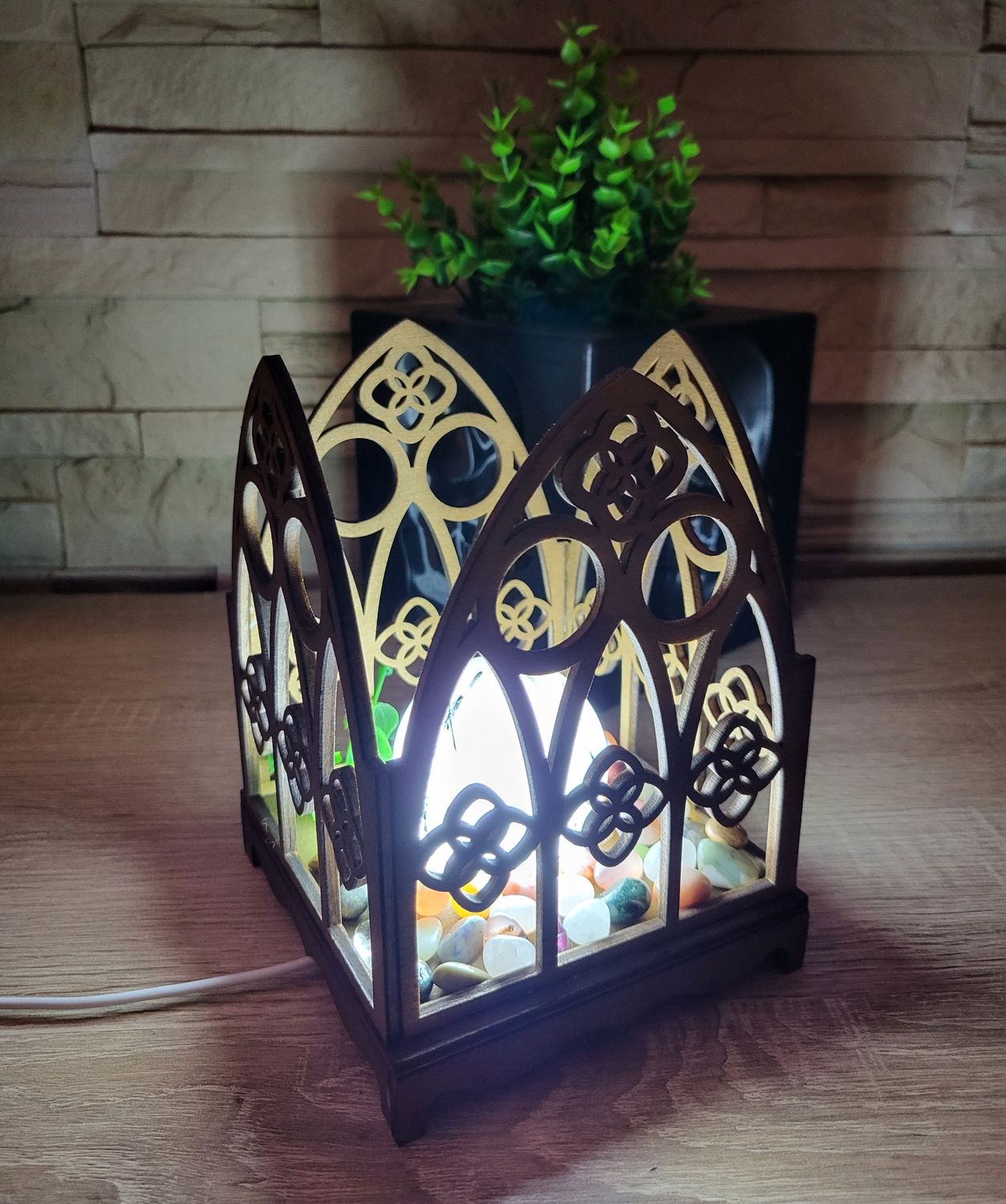 LED Kugelhalter Gothic Bogen mit USB dimmbar, aus Holz. Handgefertigt in verschiedenen Farben erhältlich. Limitiert 
