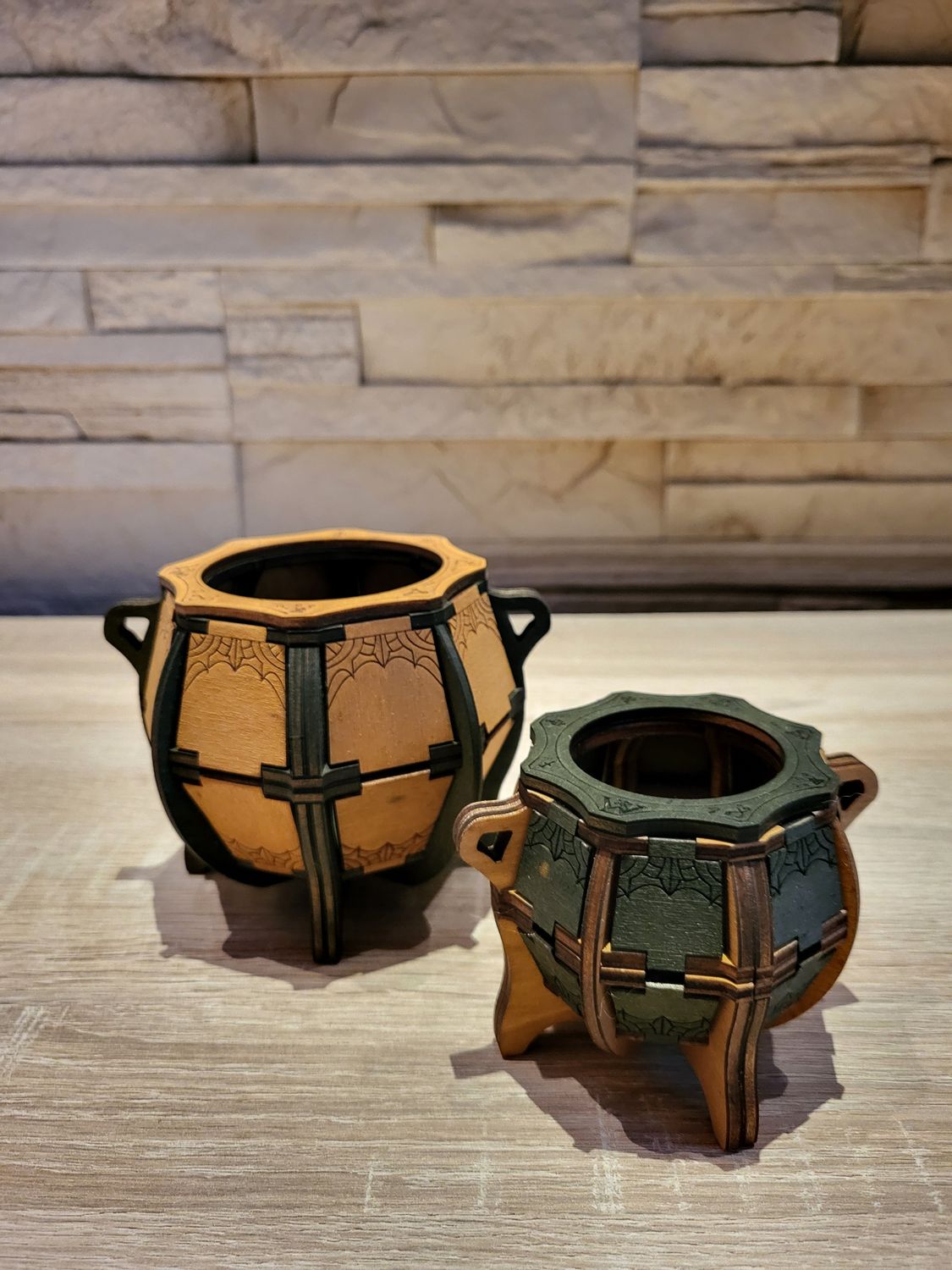 Hexenkessel aus Holz, handgefertigt in 2 verschiedenen Größen und vielen Farben erhältlich, ab 14.95€