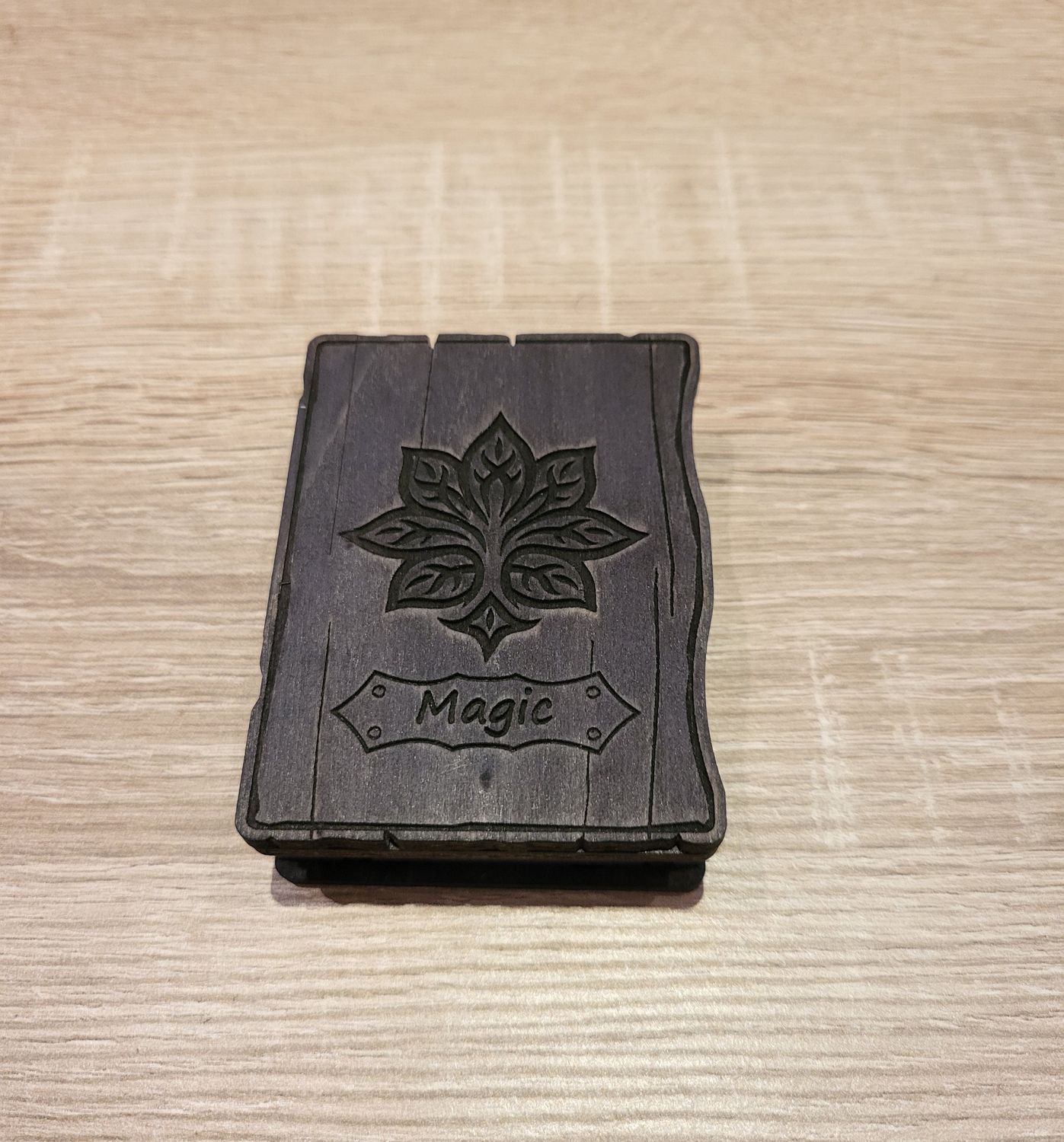 Mini Schachtel mit Magnet, handgefertigt aus Holz. In verschiedenen Farben erhältlich
