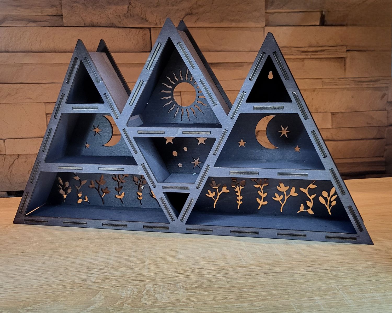 XXL Berg Regal, handbemalt aus Holz. In verschiedenen Farben erhältlich (auch für die Wand)