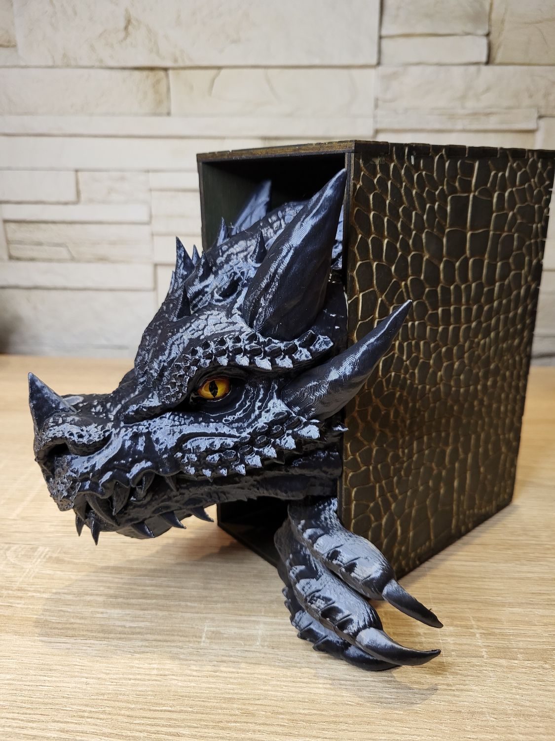 Buchstütze Drache in verschiedenen Ausführungen und Farben, ab 34.95€
