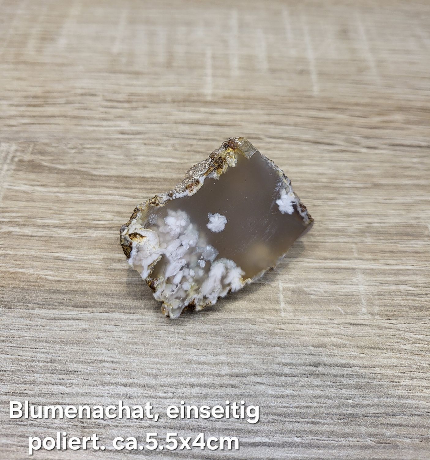 Blumenachat Endstück, einseitig von Hand poliert