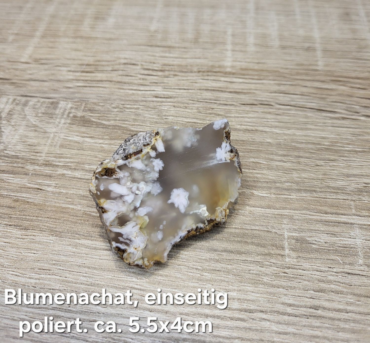 Blumenachat Endstück, einseitig von Hand poliert