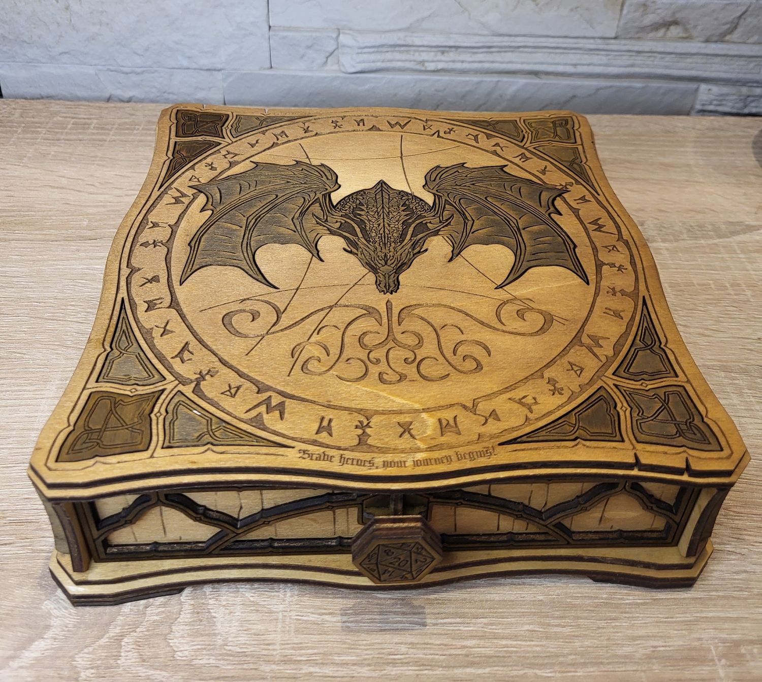 Großer Schmuckkasten/Aufbewahrungsbox "Drache" aus Holz, handgefertigt in verschiedenen Farben erhältlich