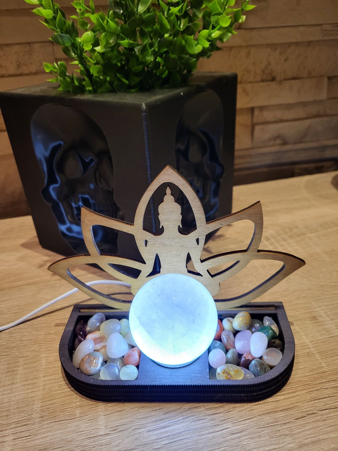 LED Buddha Kugelhalter mit Dekofächer, aus Holz handgefertigt. In verschiedenen Farben und 2 Ausführungen erhältlich