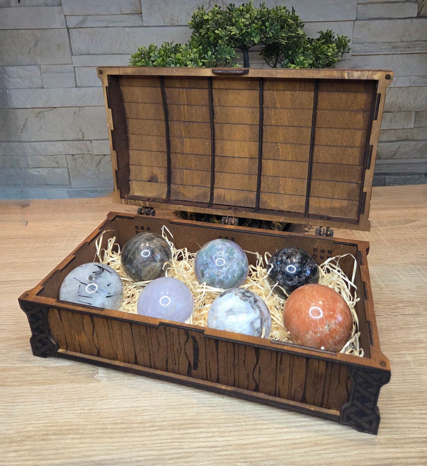 Truhe zur Aufbewahrung oder als Geschenkbox, handbemalt.