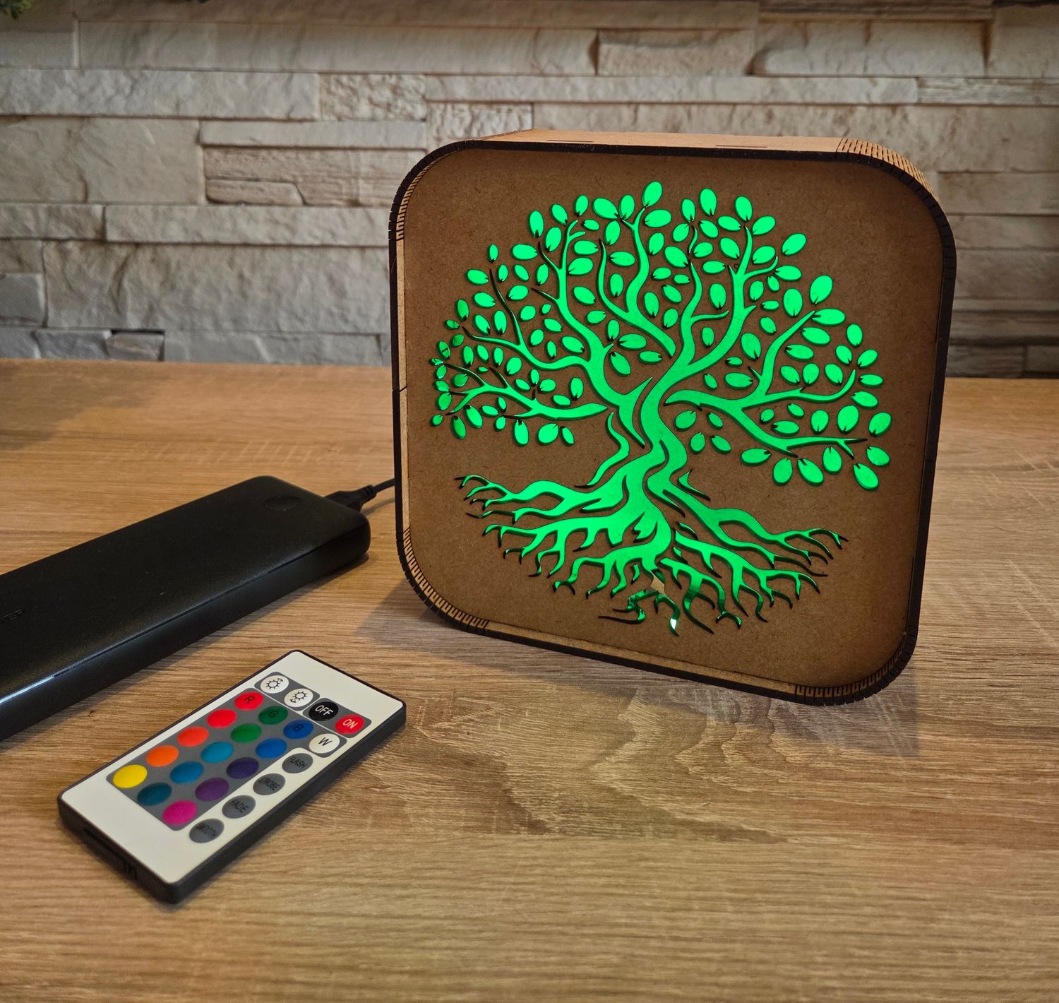 LED USB Lampe aus Holz, Baum des Lebens. Mit Fernbedienung, Lichtfarbe bunt, mit verschiedenen Farbmodi