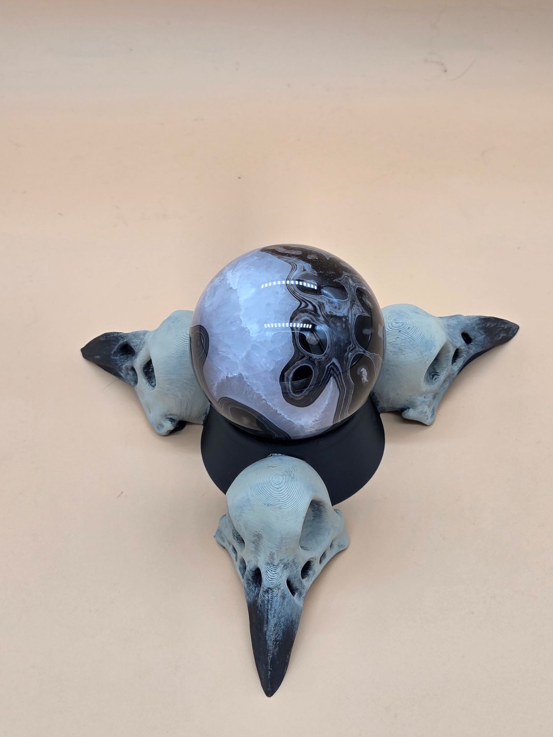 Rabenschädel Kugelhalter, handbemalt