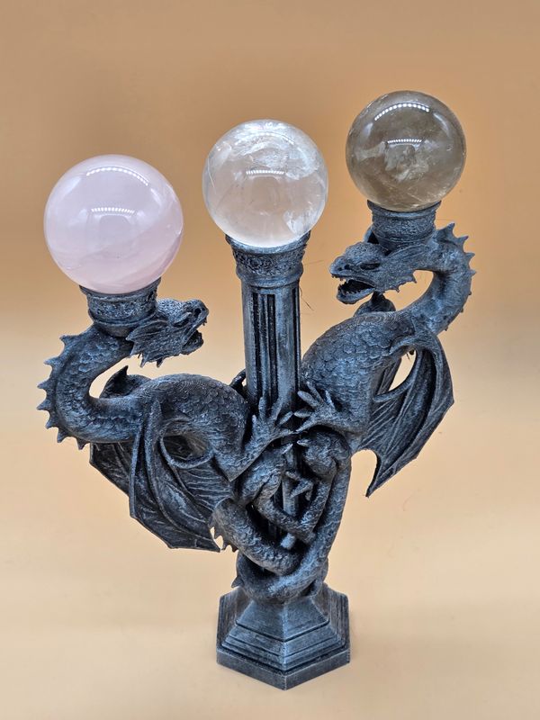 3-er Kugelhalter Drache. In verschiedenen Patinierungen erhältlich. 3-er Kugelhalter Drache. In verschiedenen Patinierungen erhältlich.