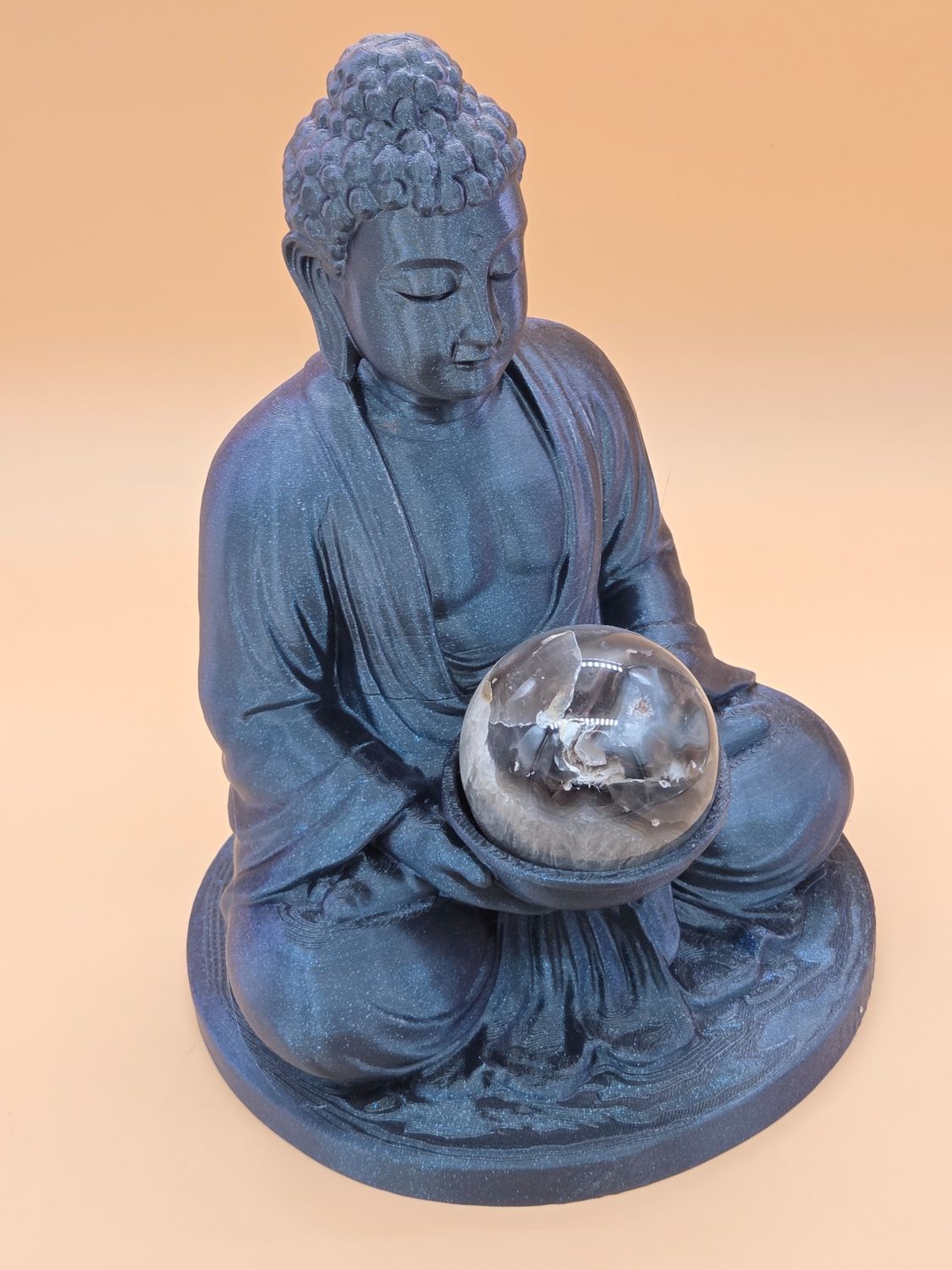 Grosser Buddha Kugelhalter, in verschiedenen Farben erhältlich.