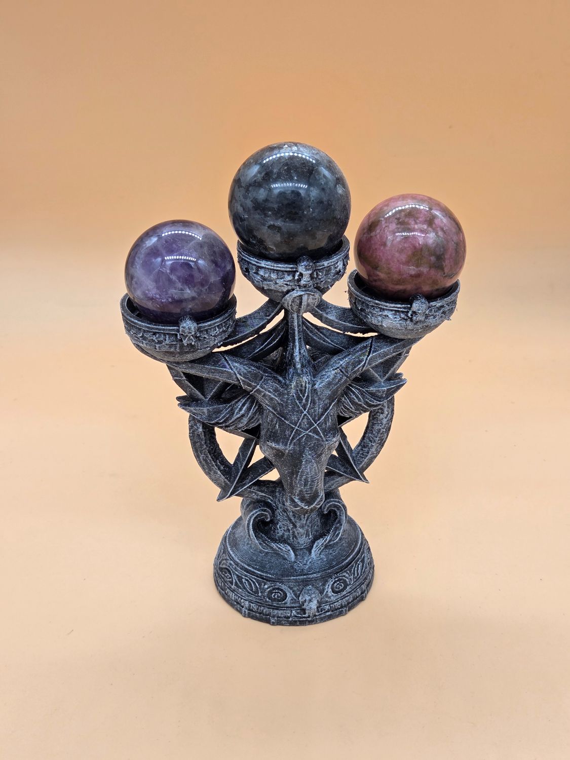 Kugelhalter "Baphomet" in zwei Ausführungen und diversen Patinierungen. Ab