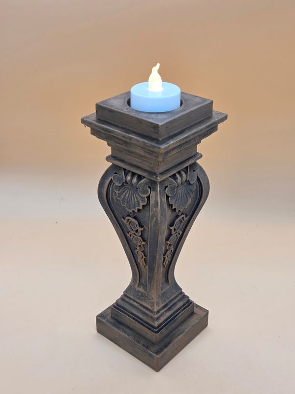 Deko Säule, LED Teelicht Halter. In vier verschiedenen Patinierungen erhältlich