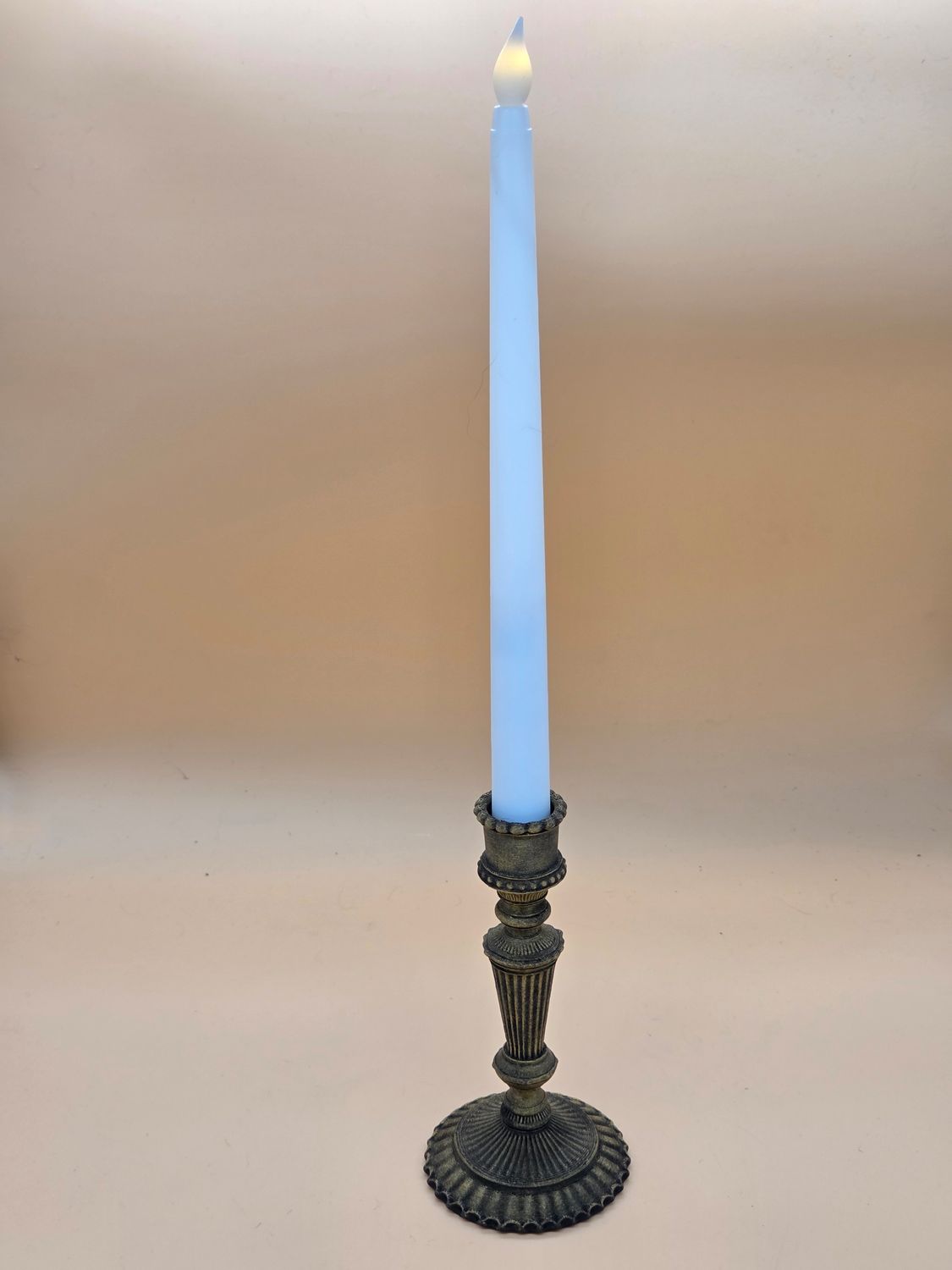 Deko LED Stabkerzen Halter. In vier verschiedenen Patinierungen erhältlich. Deko LED Stabkerzen Halter. In vier verschiedenen Patinierungen erhältlich.