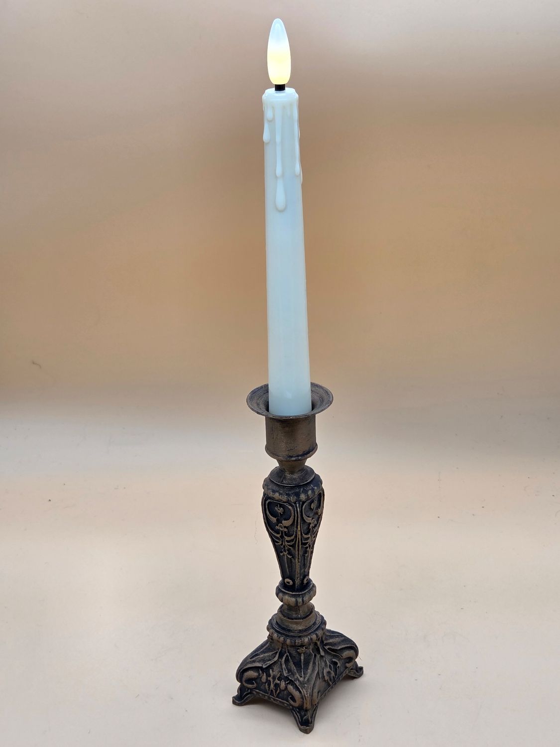 Deko LED Stabkerzen Halter. In vier verschiedenen Patinierungen erhältlich.